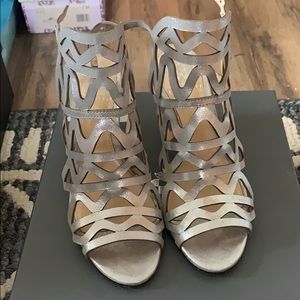 EUC-Vince Camuto Prisintha Pewter Heeled Sandal